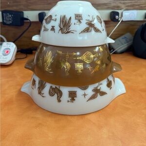 Vintage Pyrex Early American Cinderella Nesting White and Brown Bowls